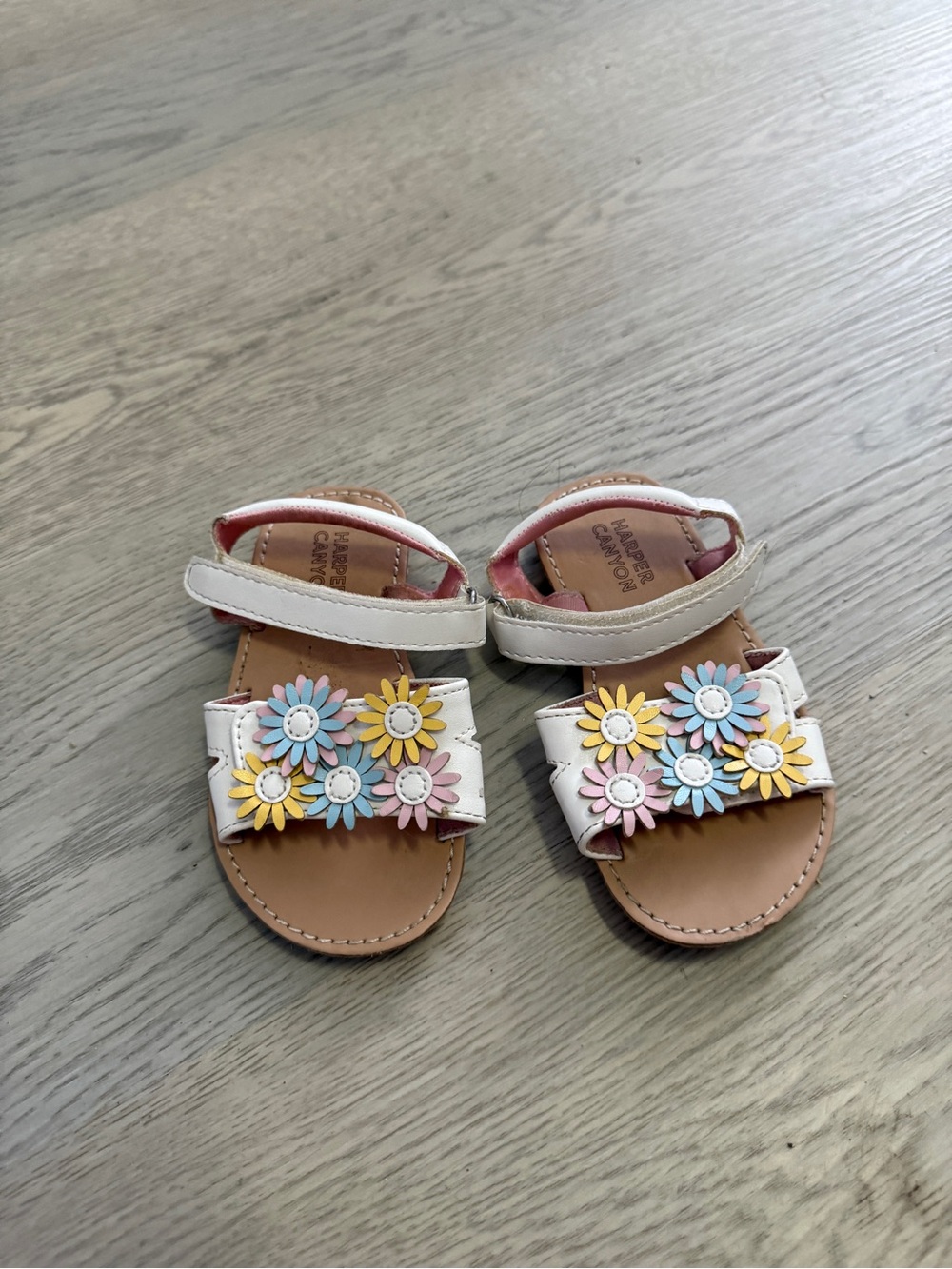 Harper Canyon White Floral Daisy Toddler Sandals